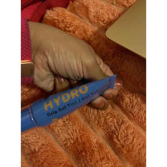 MILK MAKEUP  Hydro Grip 12-Hour Hydrating Gel Skin Tint - 9 - Picture 3 of 4